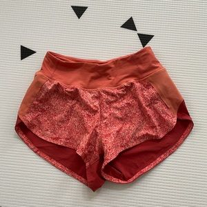 Outdoor Voices 2.5” Hudson shorts